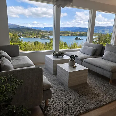 Feriehus With Fjord And Mountain Views At Furuasen